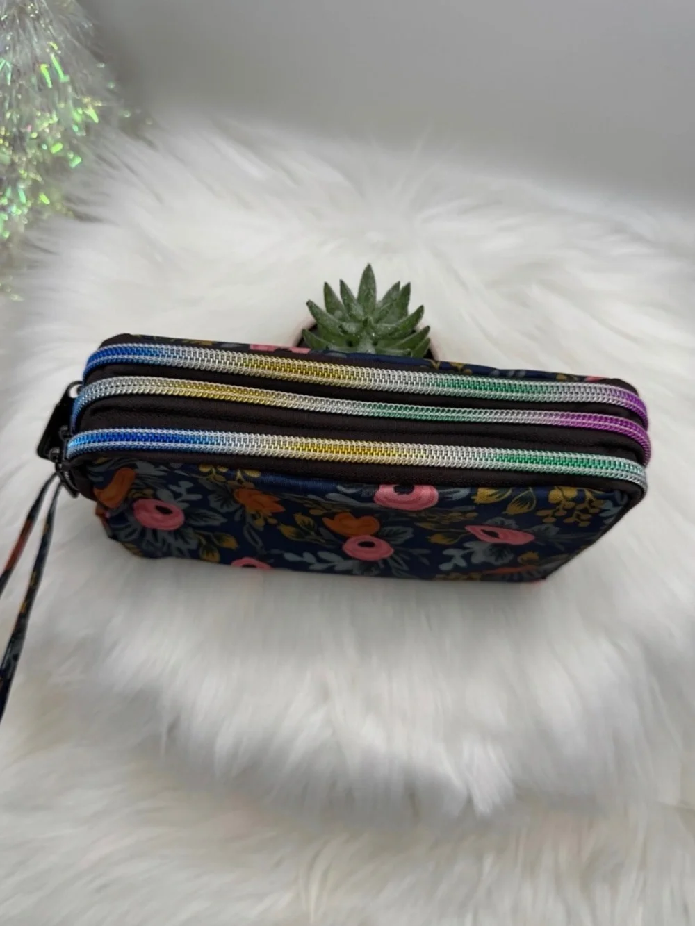 Floral Print Makeup Cosmetic Wristlet Blue 2